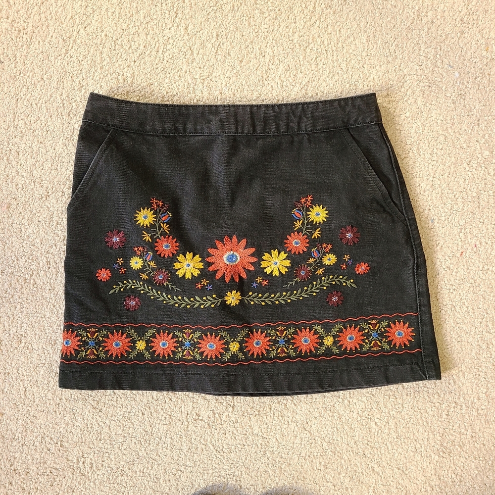 Embroidered denim skirt